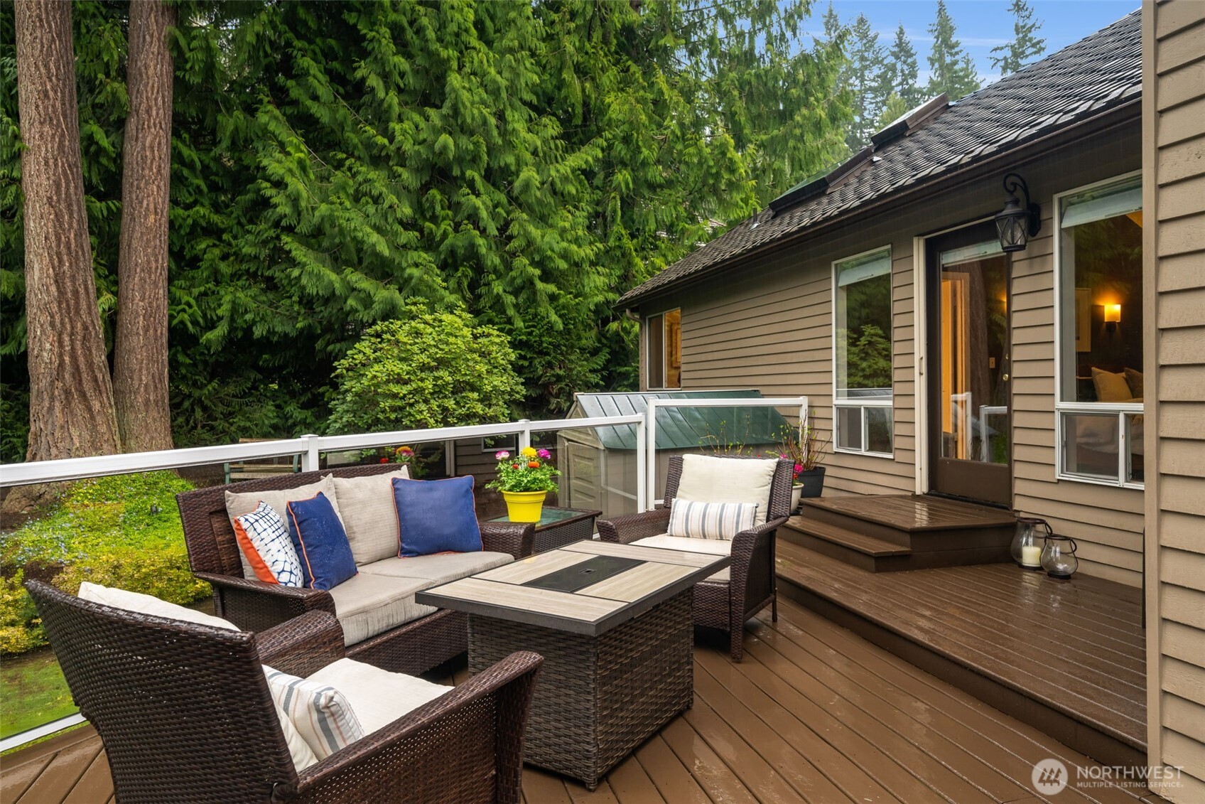 Separate lounging area off the primary suite, perfect for your morning coffee.