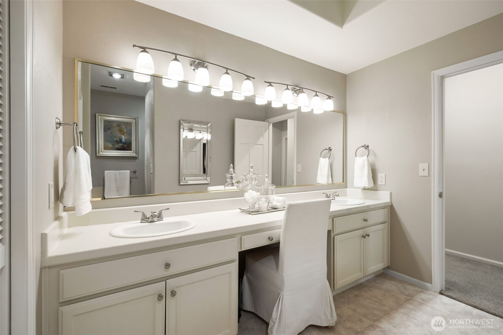 Lower level full bathroom.