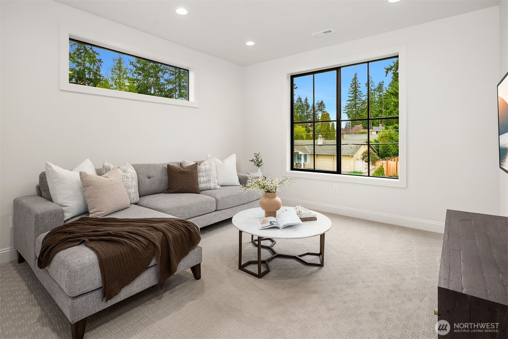 Flexible upper floor bonus room