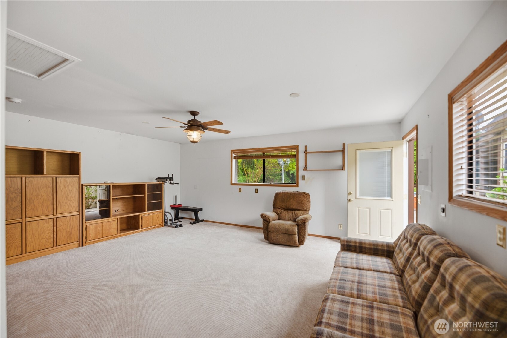 Detached studio space, heated, 3rd bedroom, hobby room