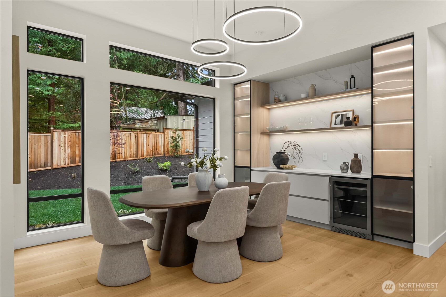 Dinning w/ butler’s pantry, and beverage cooler.