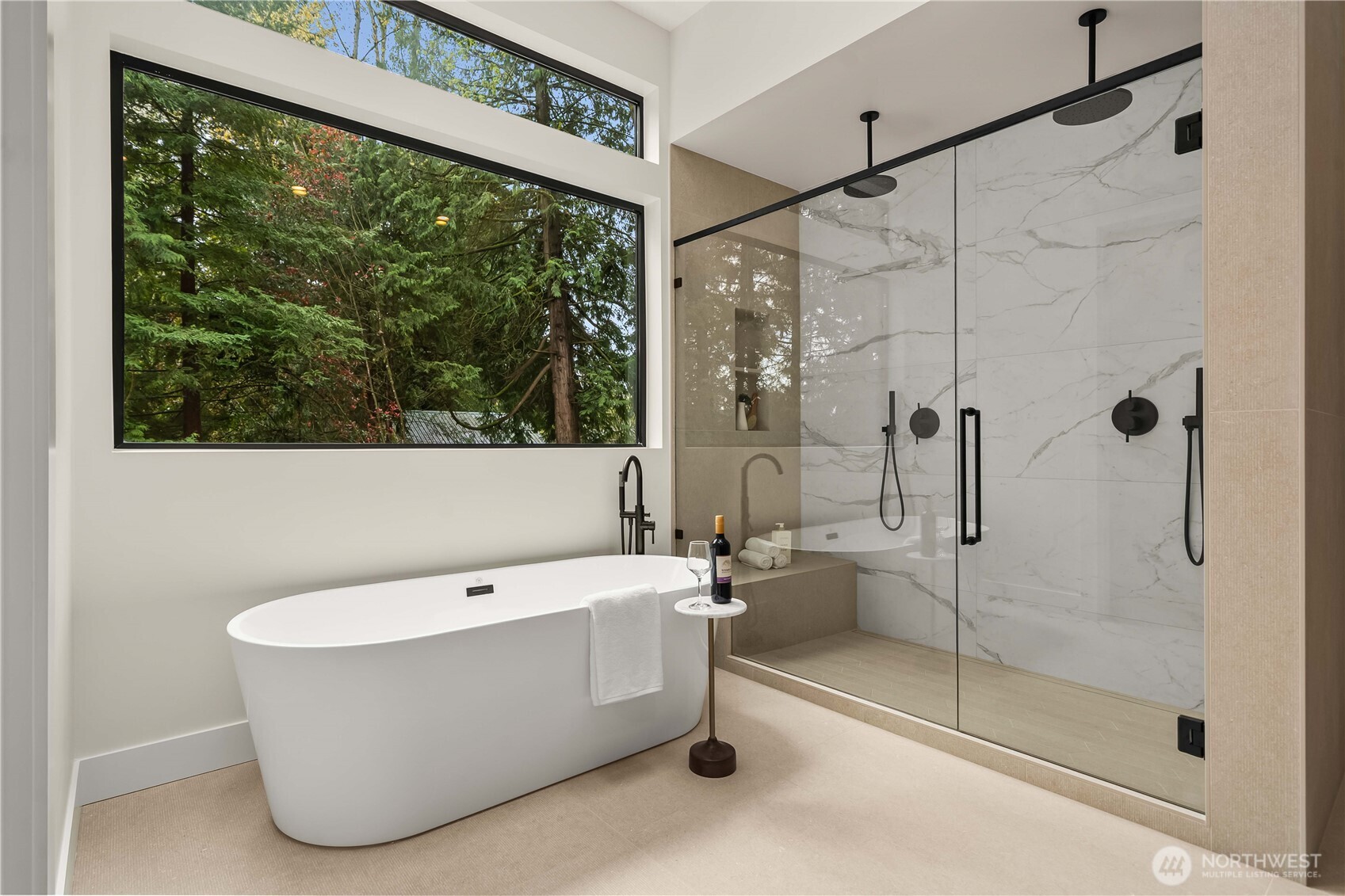 A 5-piece master suite bathroom