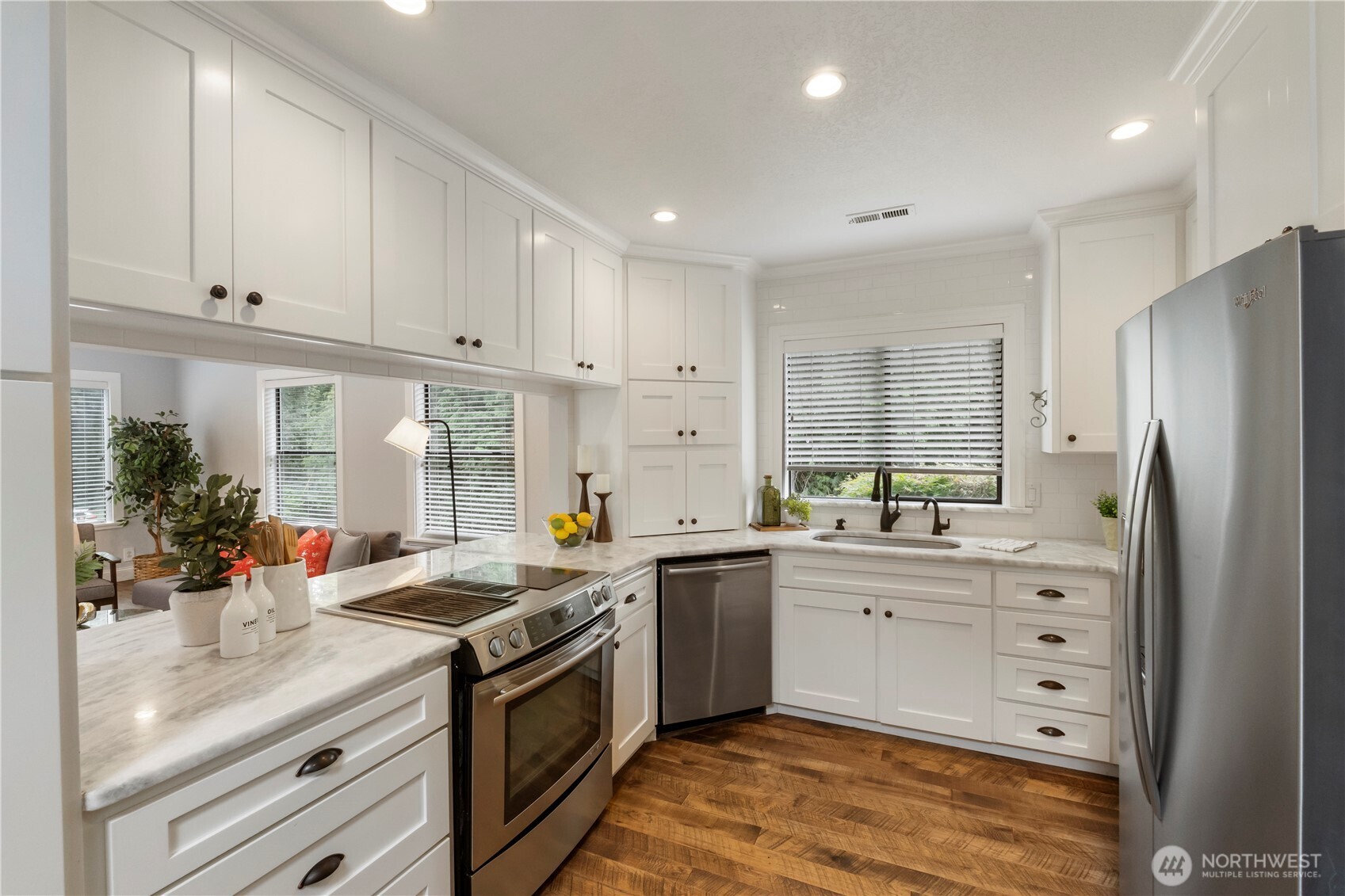Stunning kitchen with Quartz & SS appliances.