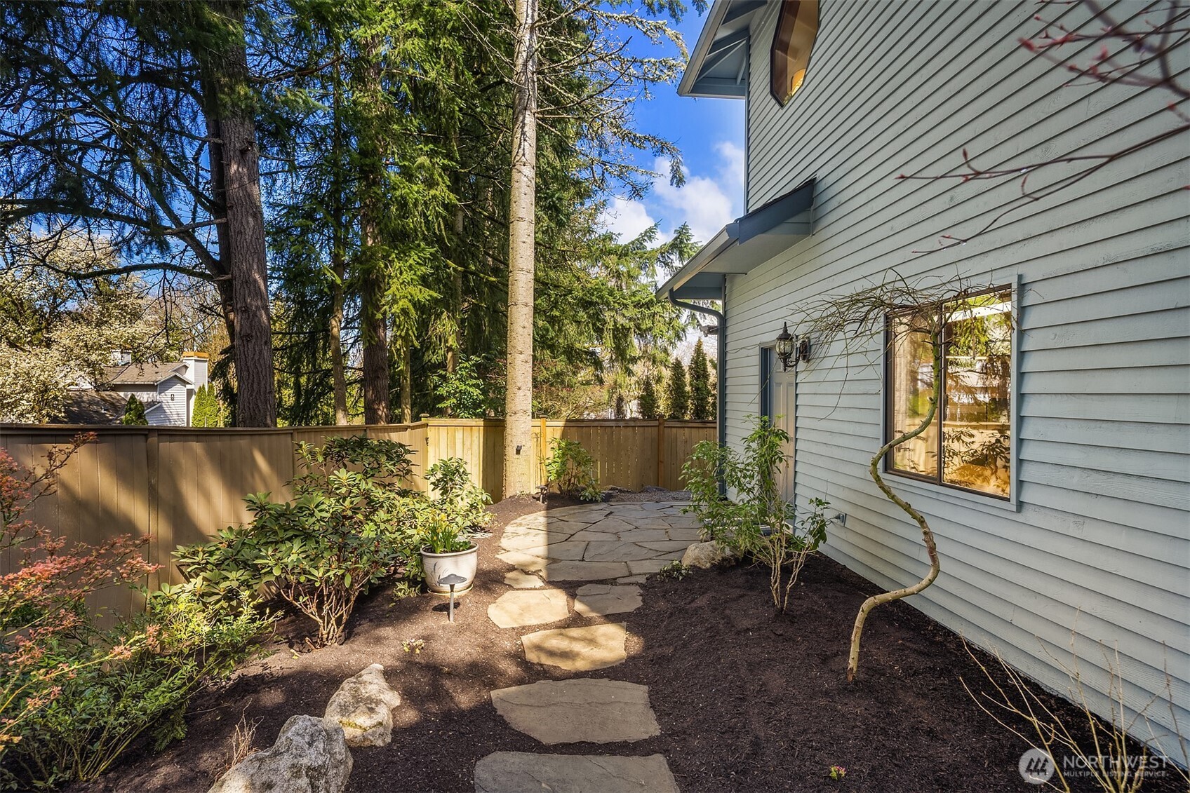 Landscape & Stone Walkway
