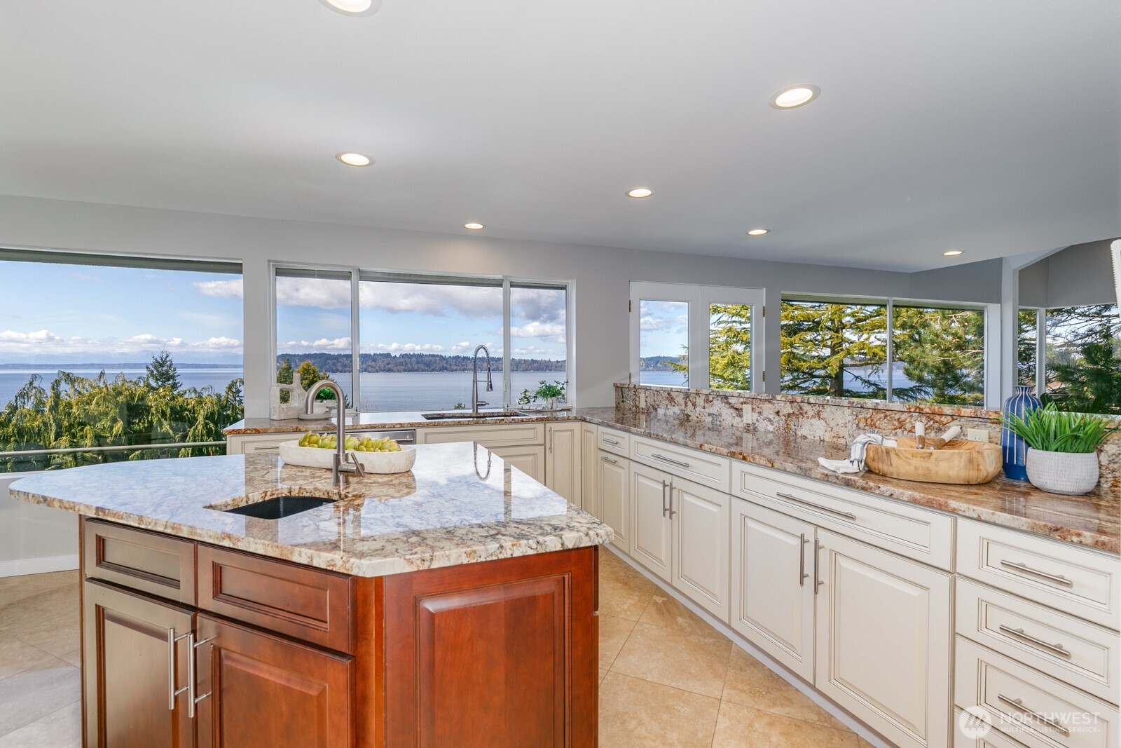 What a great place to prep your food. Tons of counter space.