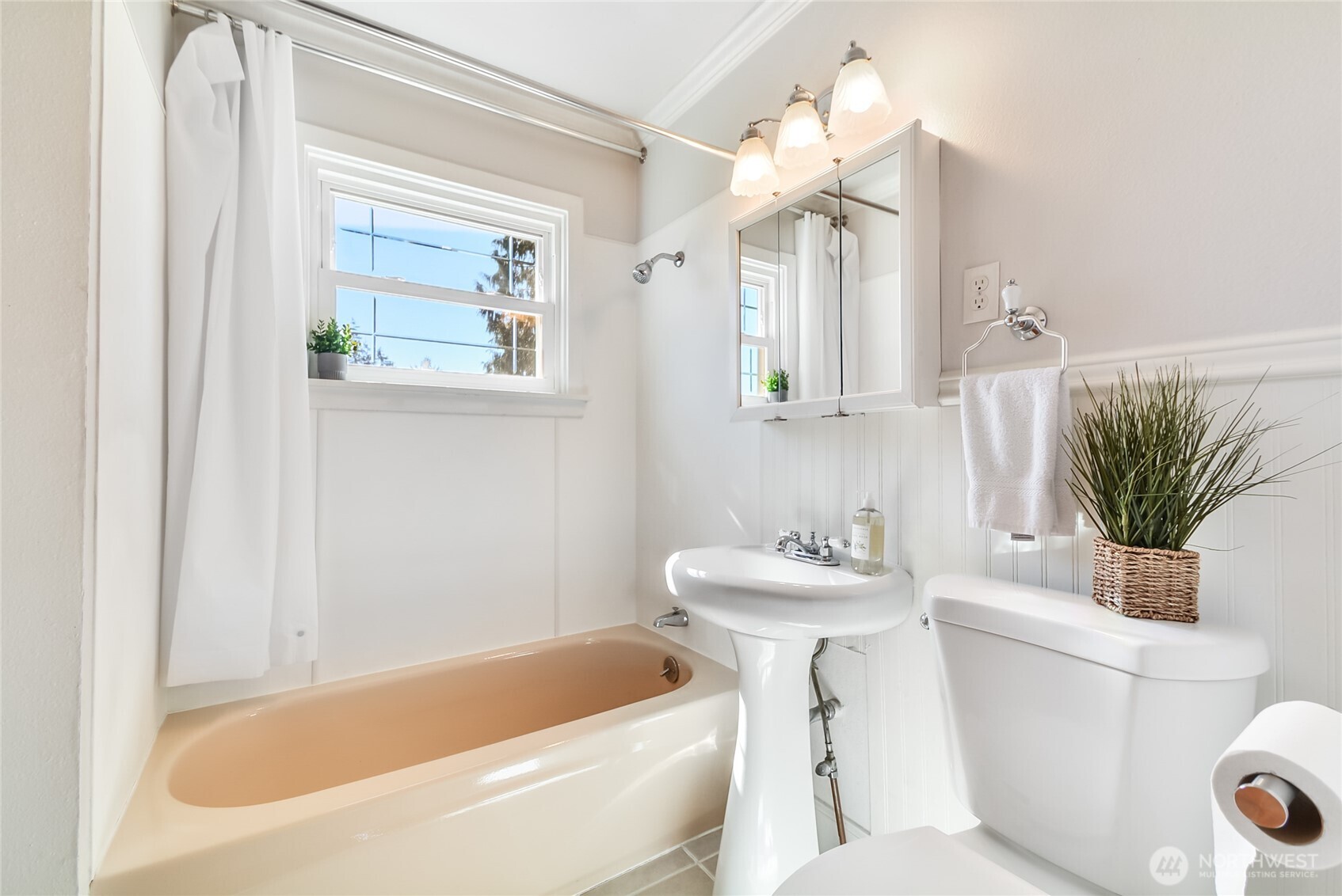 Full bathroom near two additional bedrooms.