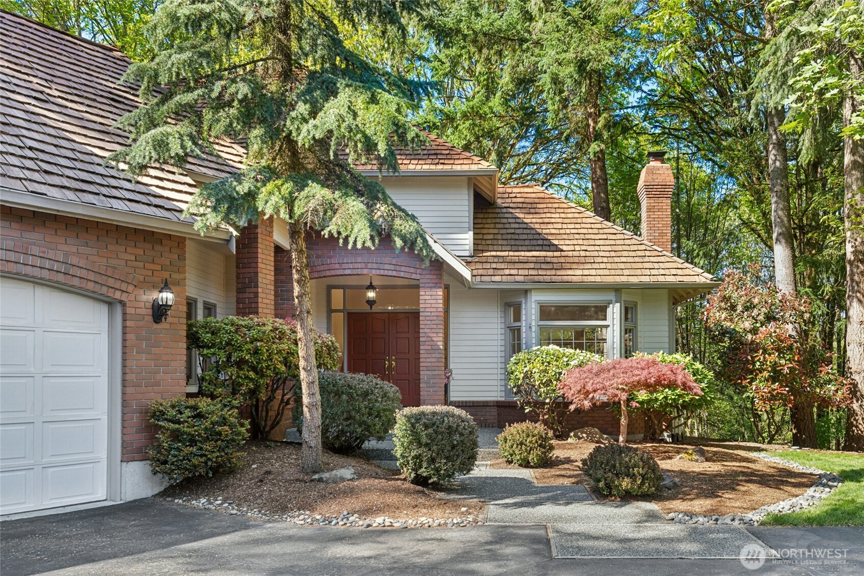 Newer 10 y/o roof in excellent condition!