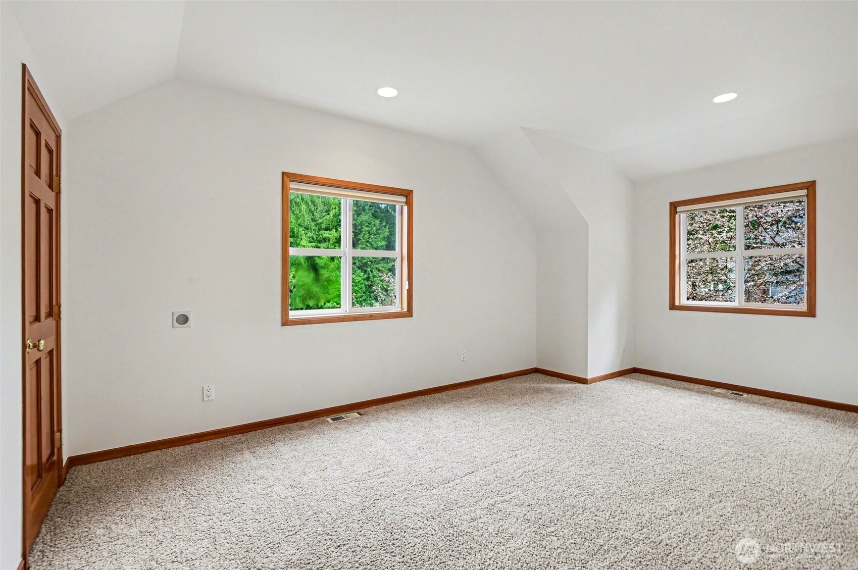 Art studio or 5th bedroom adjacent to the large bonus room.