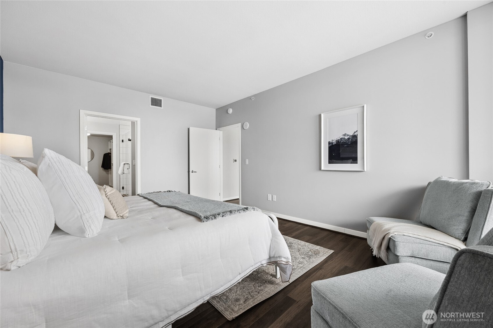 Looking toward the bedroom door.