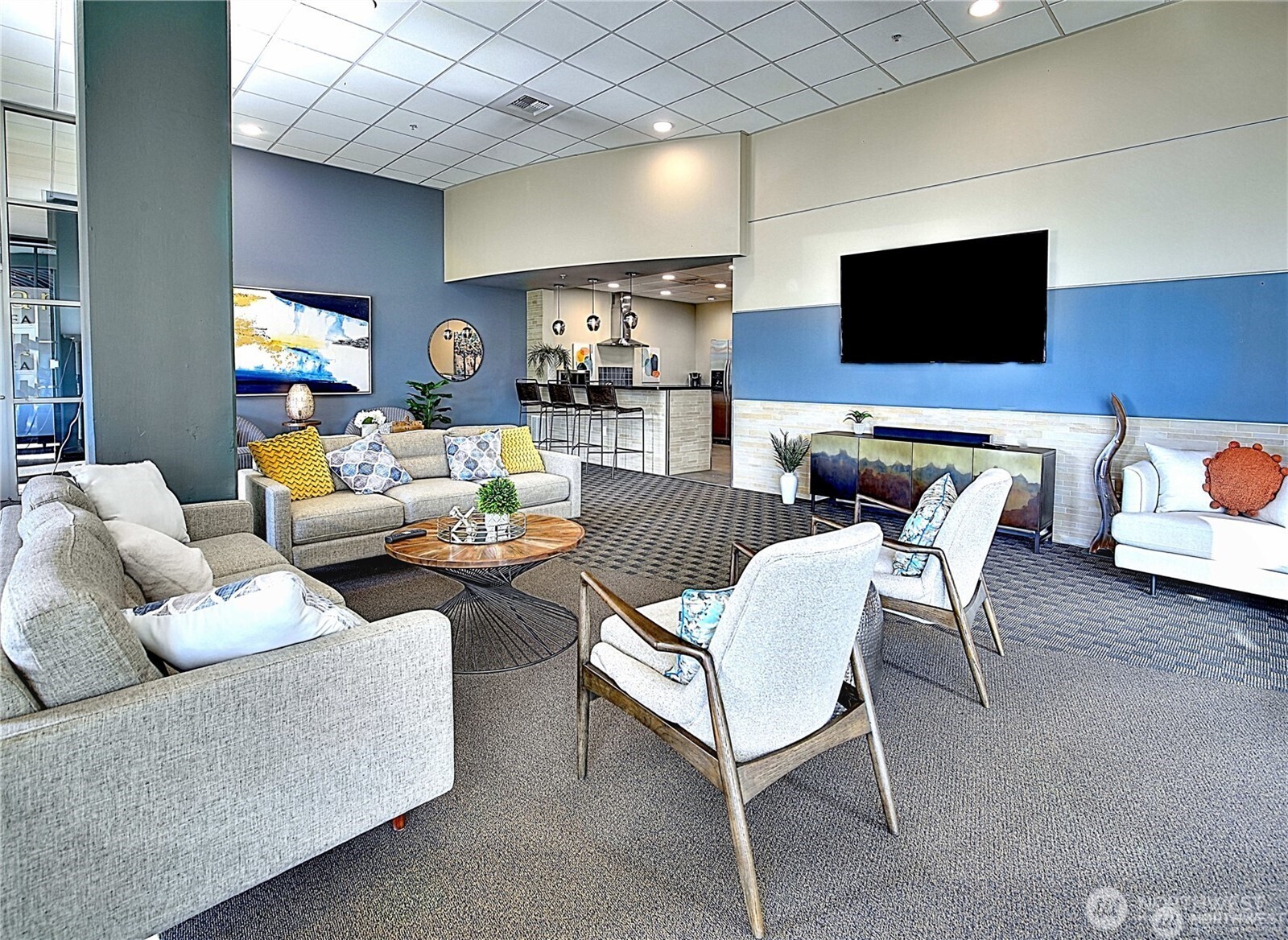 The residents’ lounge is ideal for getting a little more quiet time if you’d like, or for enjoying a special celebration with friends and neighbors,