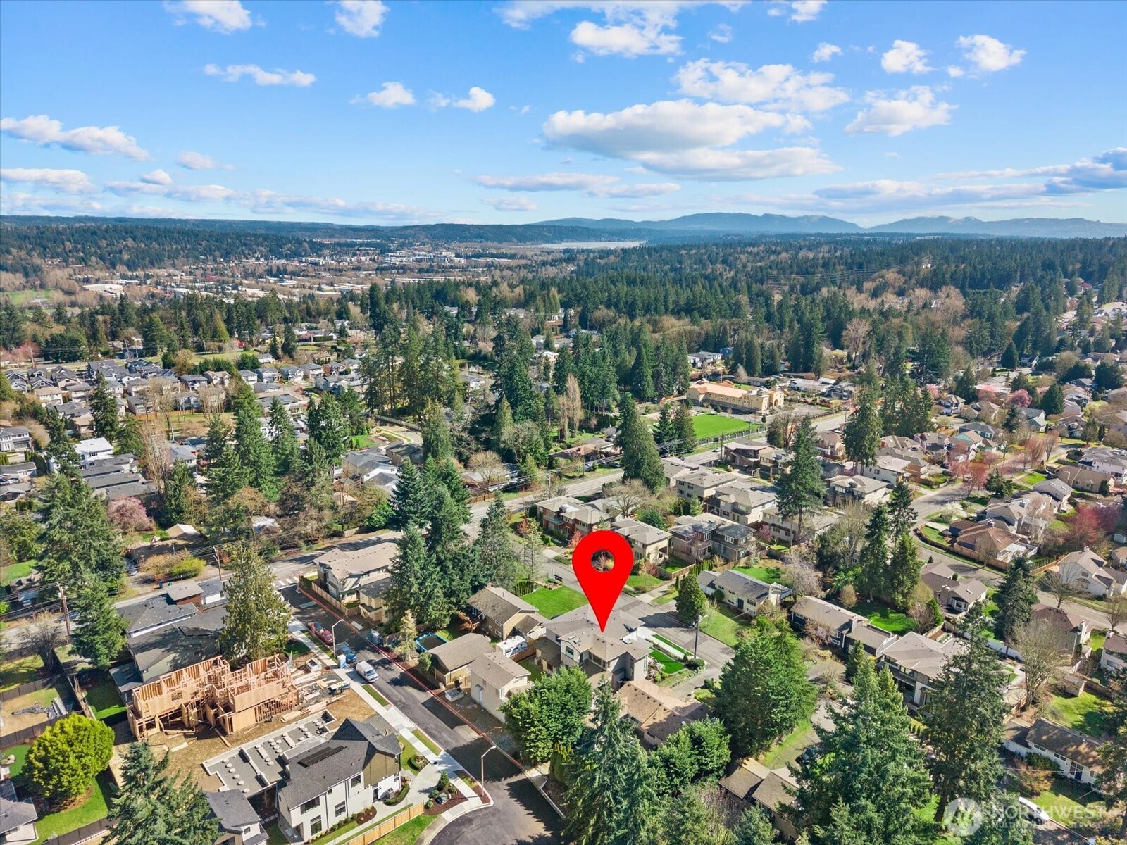 Ideally located in one of Kirkland’s most connected settings, this home places you close to top-rated schools, vibrant dining, shopping, and the best of Eastside living.
