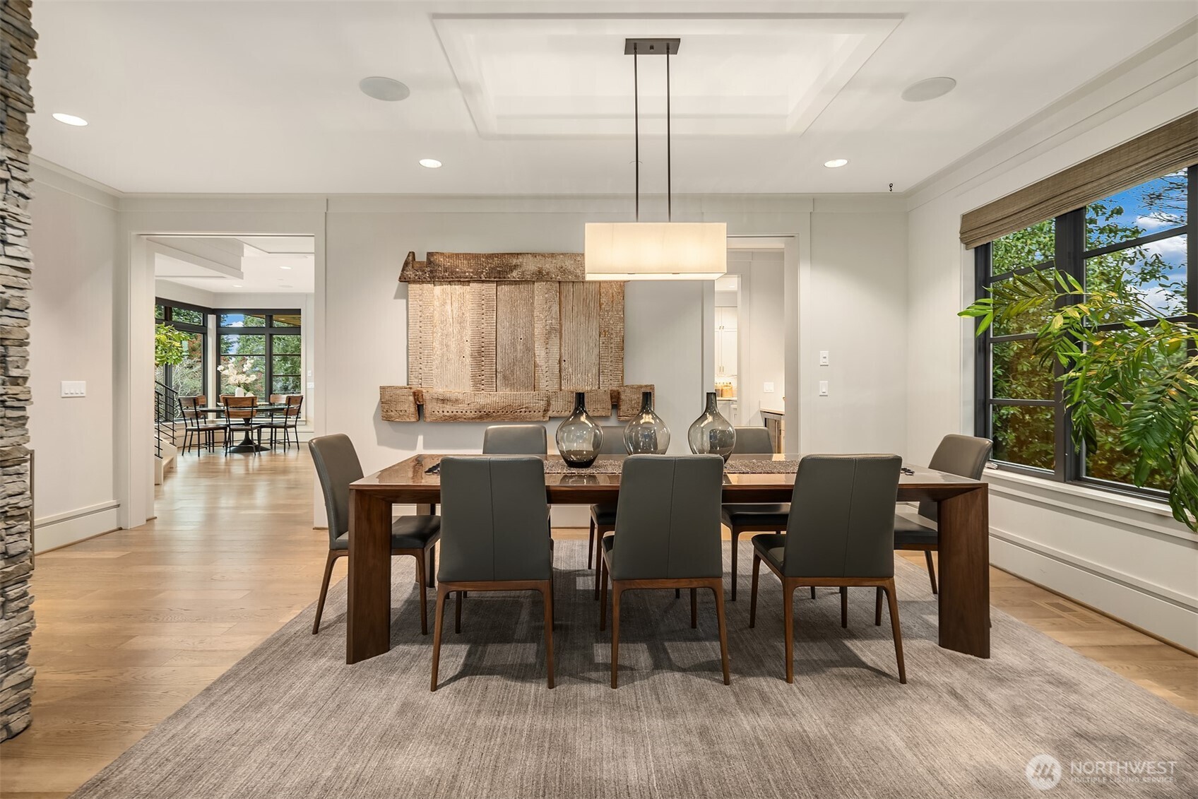 The spacious dining area can effortlessly accommodate your dinner parties.