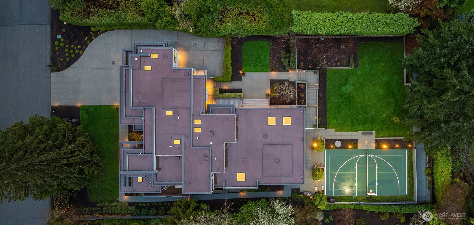 The level, spacious setting intentionally maximizes privacy and usability.