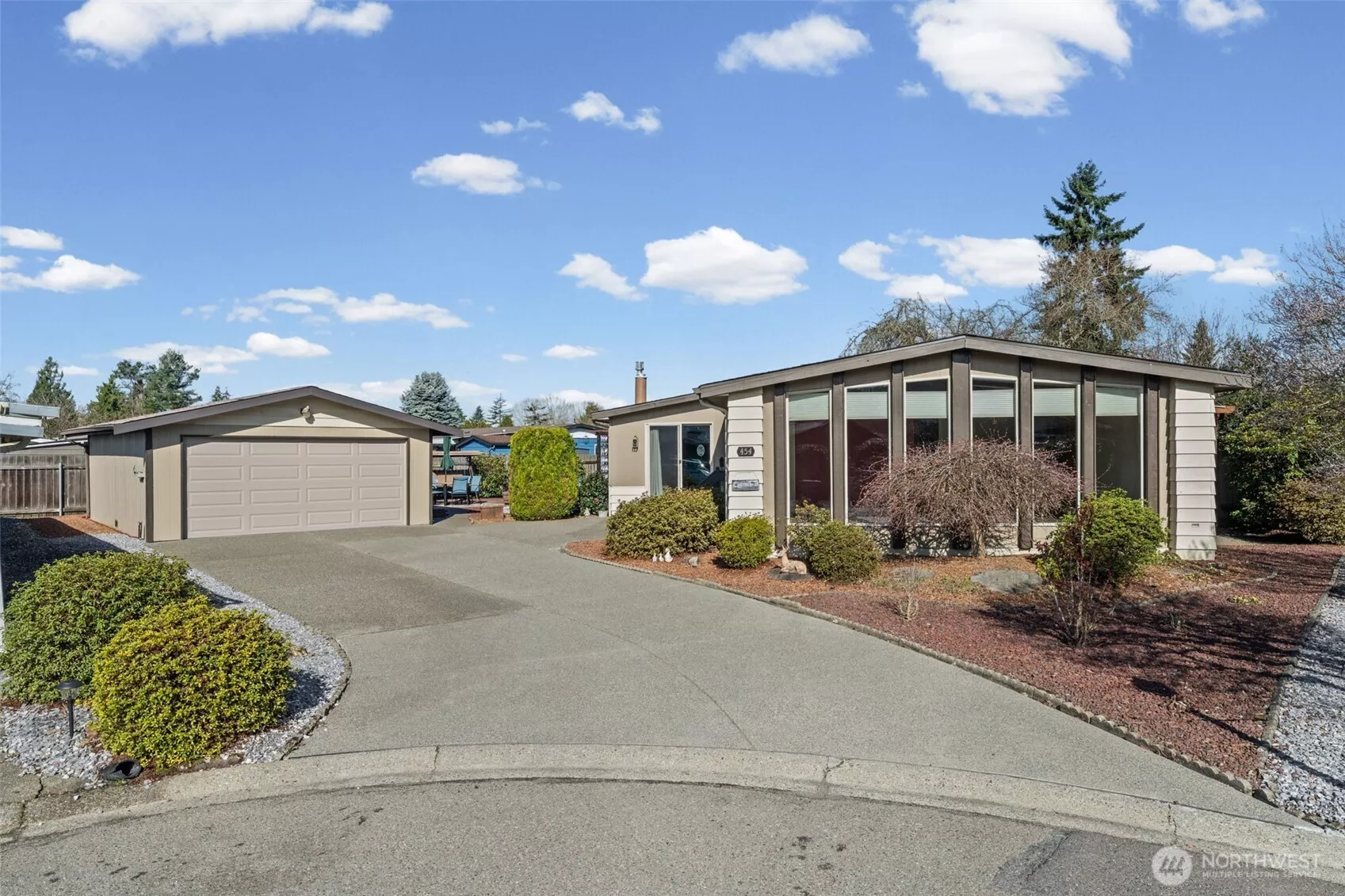 Behold in it's majesty, this lovely home on a cul-de-sac.