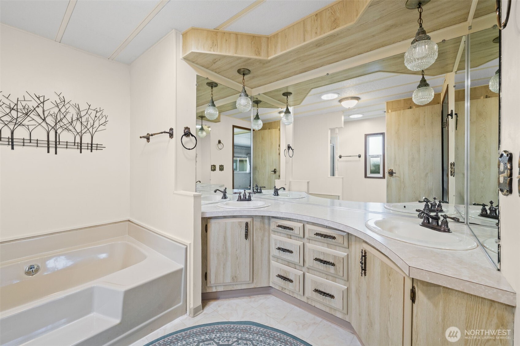 5 piece bathroom off of the primary bedroom.