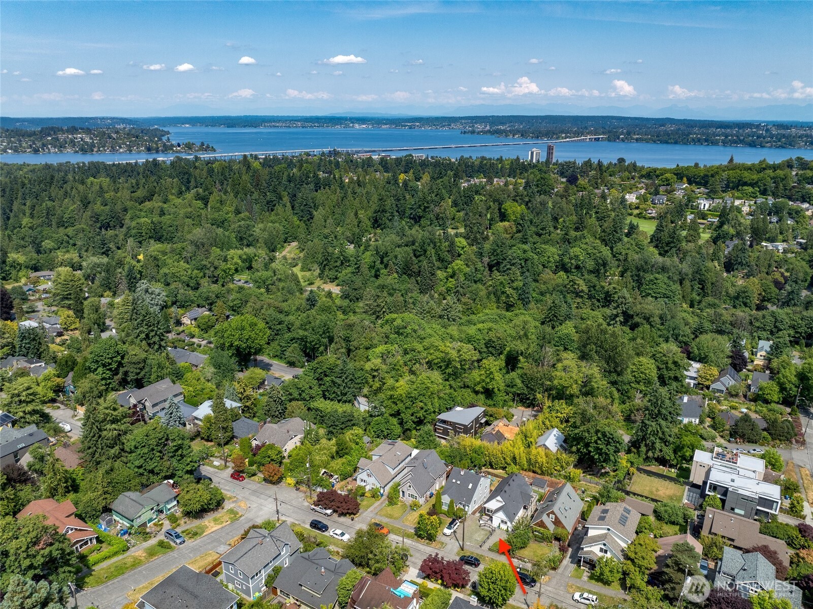 Excellent location just a stone's throw from the Arboretum, U-District, d/T Madison Park & Capitol Hill.