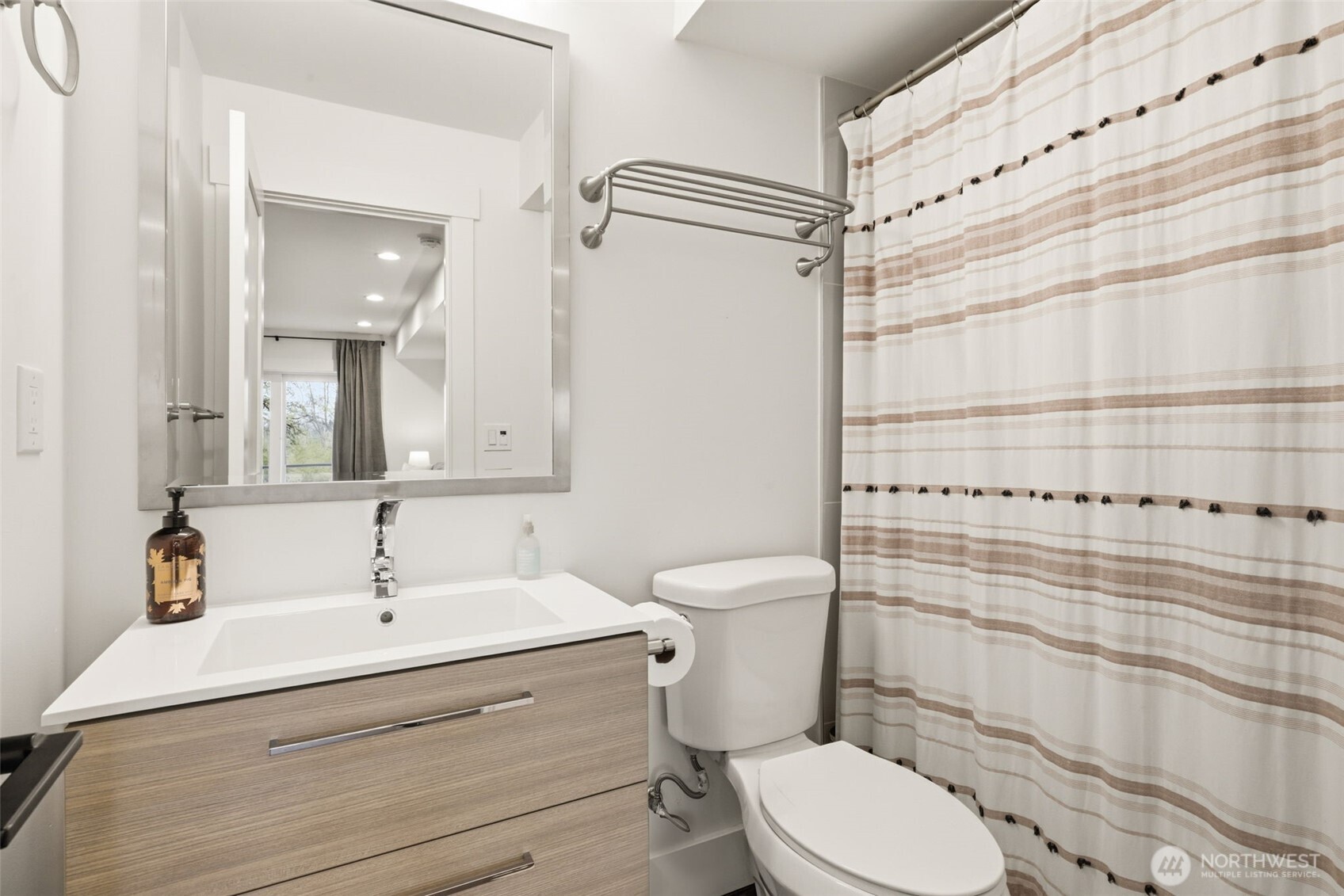 Lower Level Full Bath