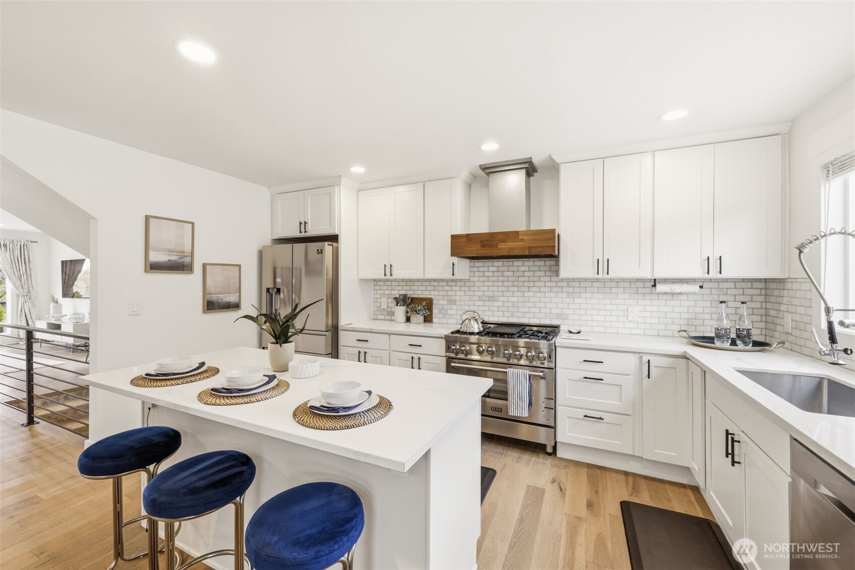 Stainless Steel Appliances & Viking 6 Burner Stove