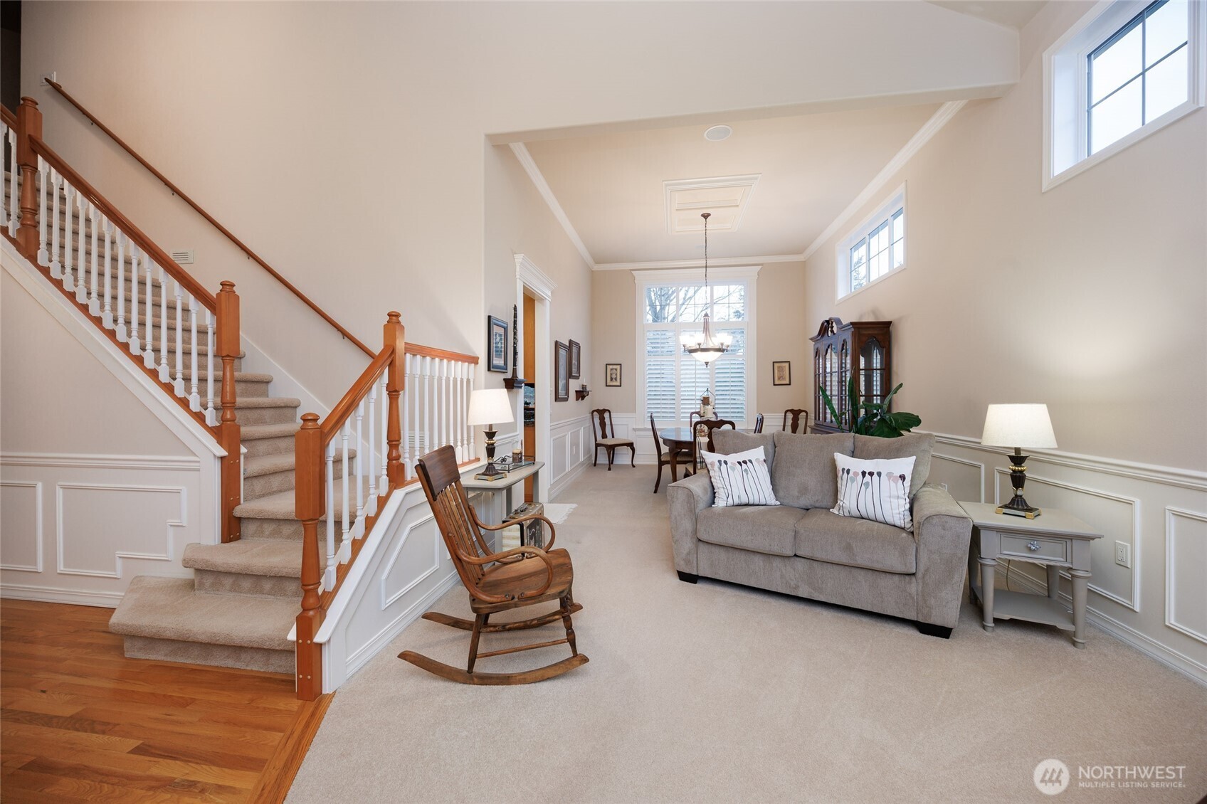 Formal living/dining rooms w/soaring ceilings, crown molding/shadow boxes.