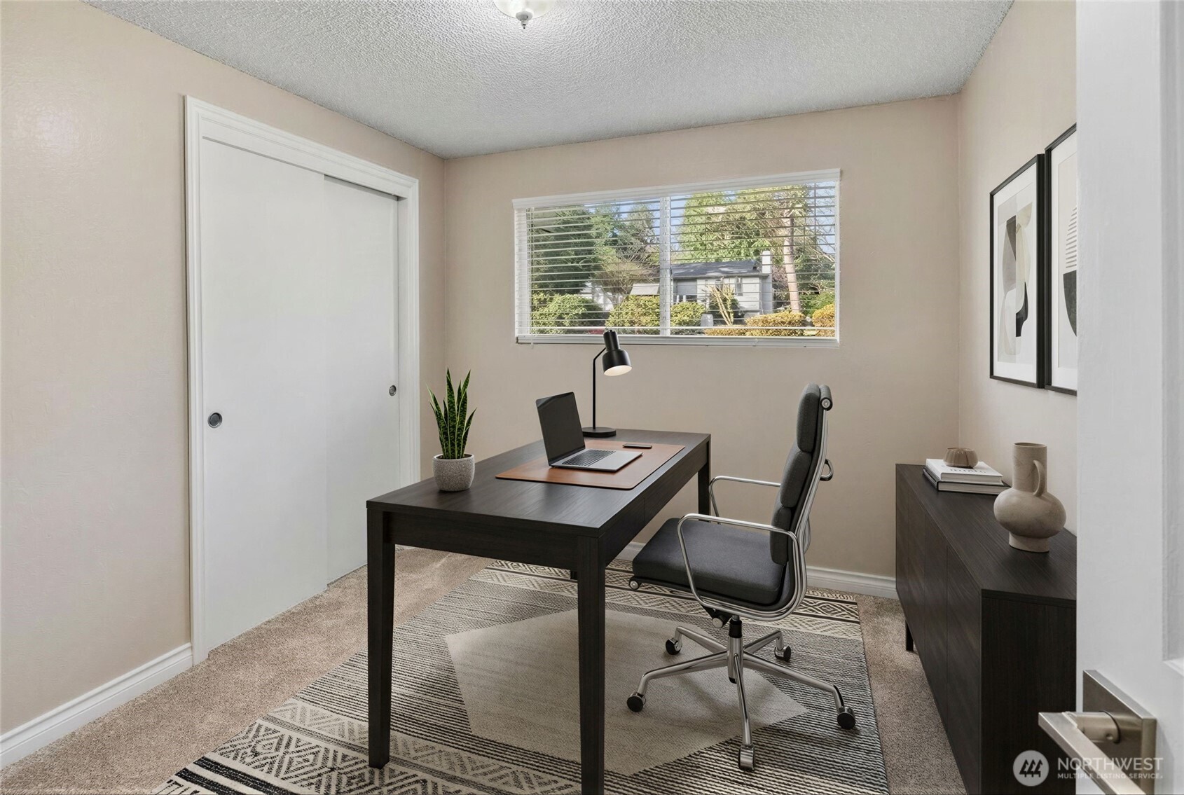 Virtually staged office or 3rd bedroom