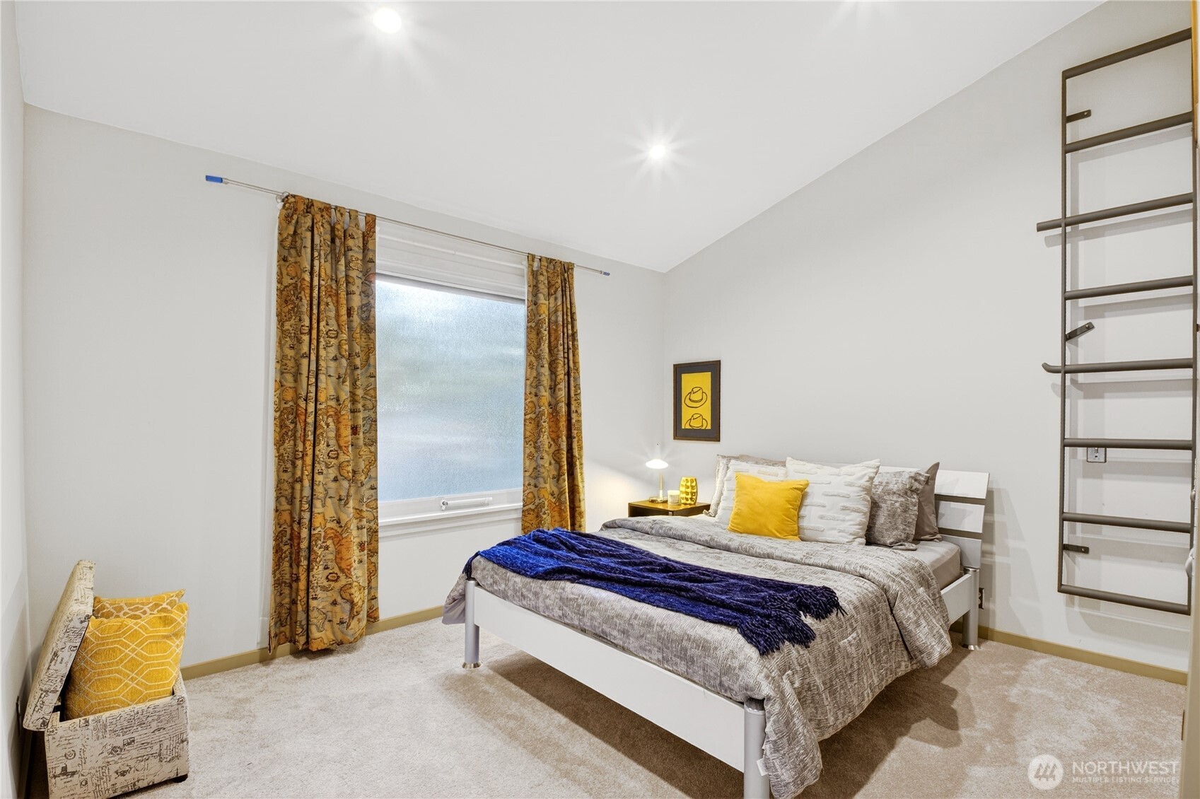 Upper Level Guest Bath w/Heated Floors