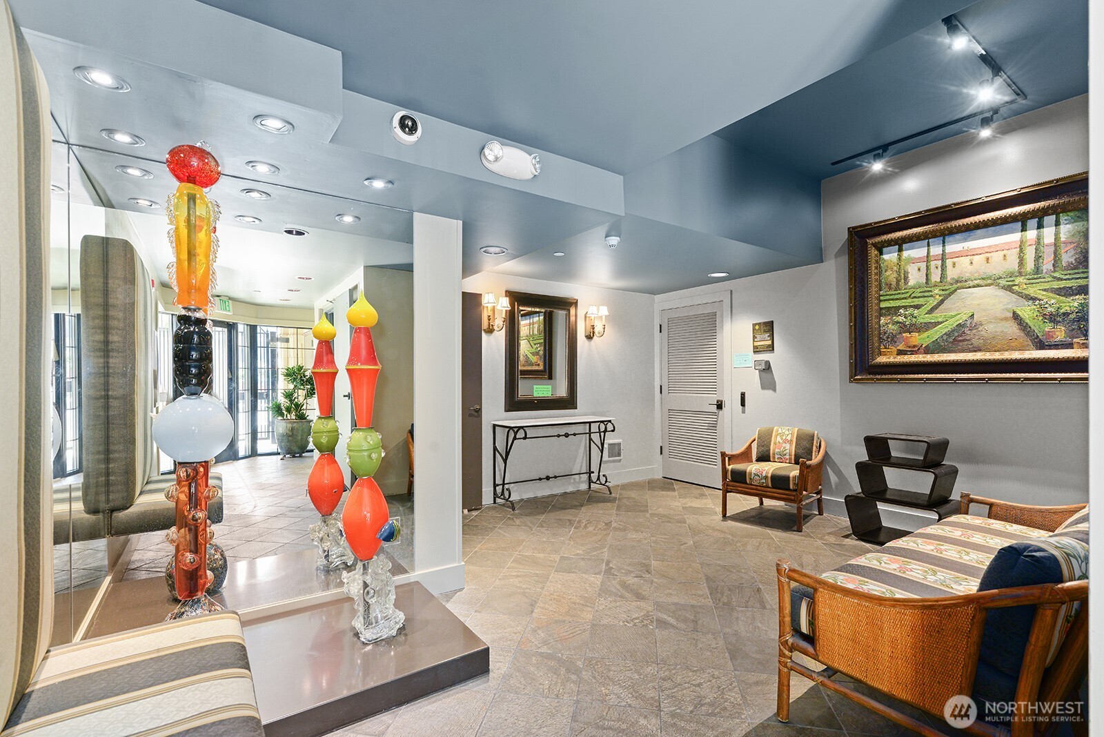 Building entry with custom art glass