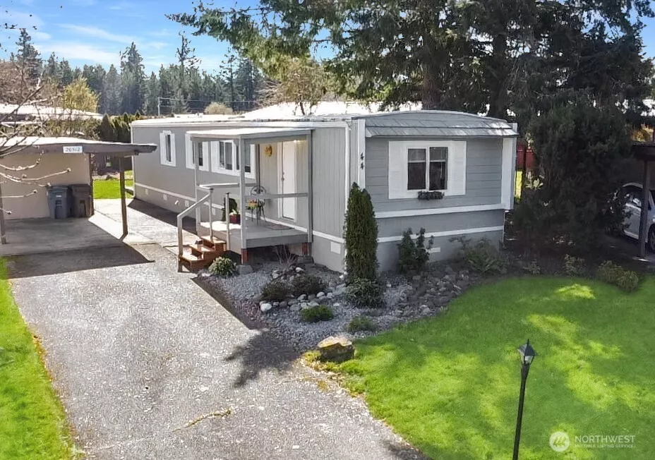 Beautiful, like new home in ALL-AGES Twin Firs