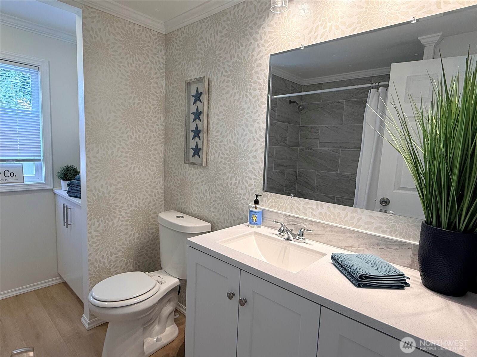 Generously sized bathroom