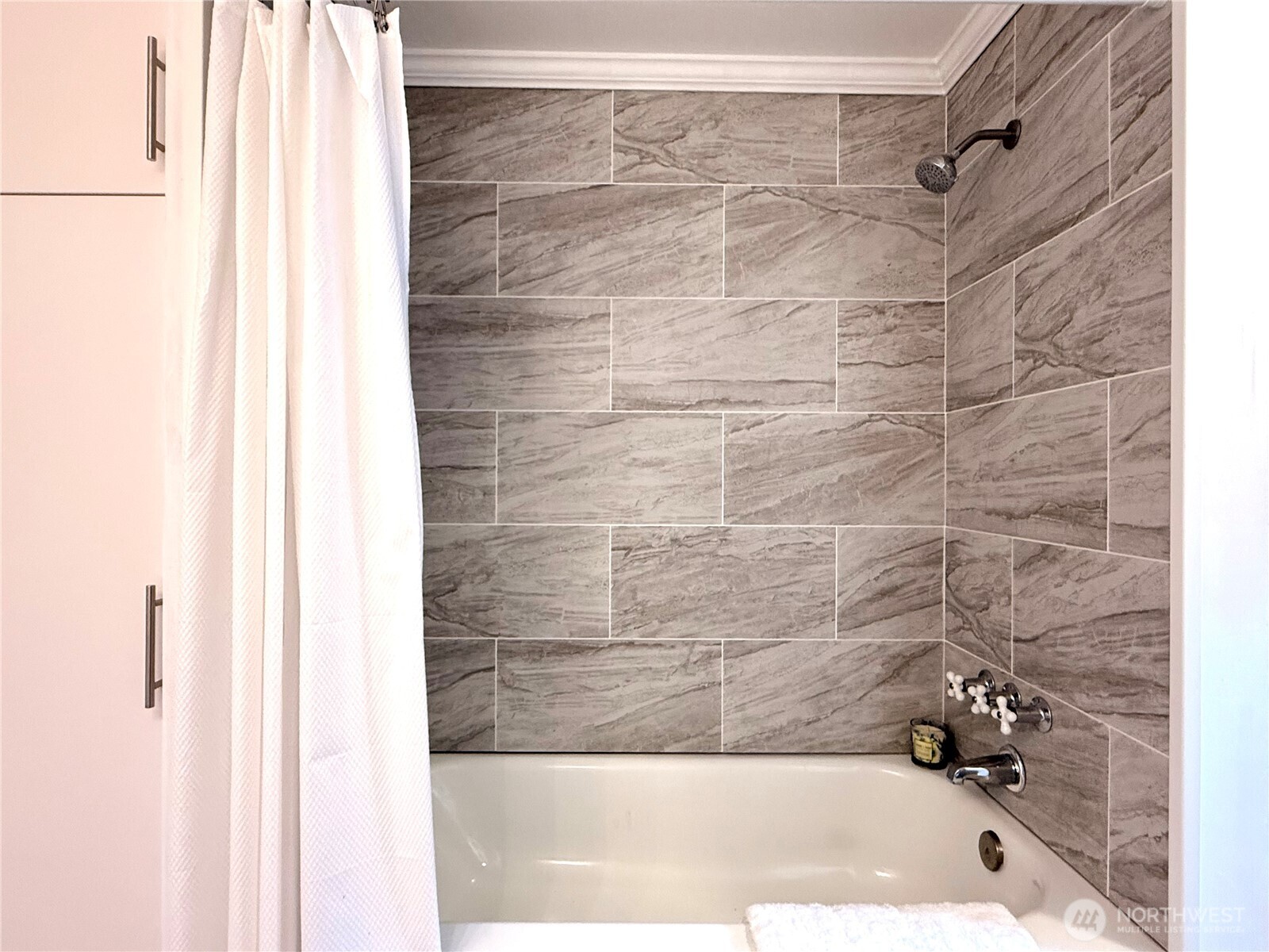 Tile bathtub surround