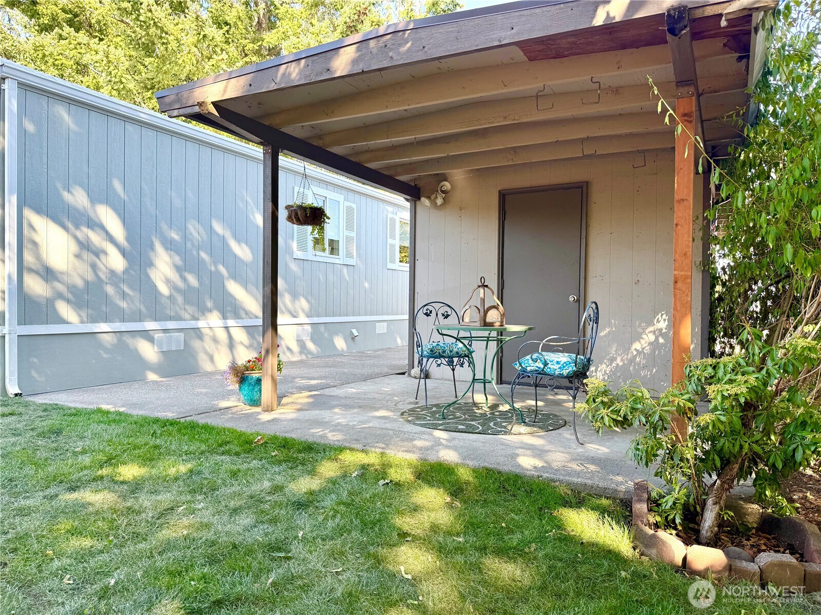 Shed with patio space for BBQs