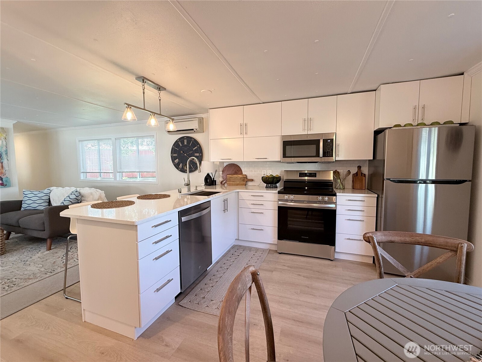 ALL new kitchen and appliances - lots of storage