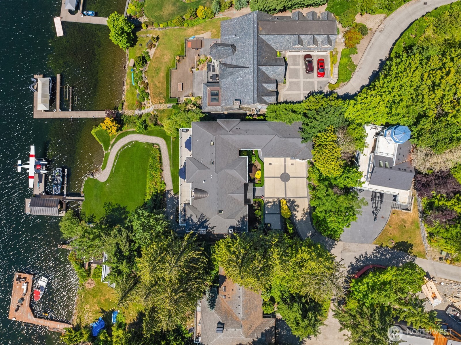 Spectacular estate from Lighthouse to the sparkling lake.