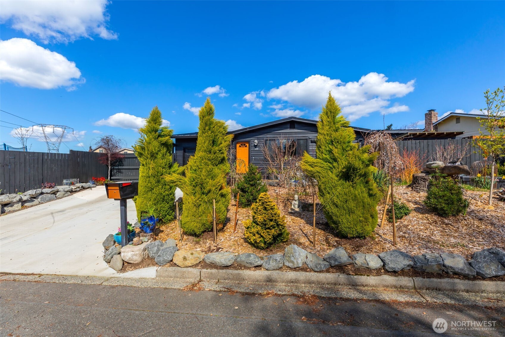 So many places for enjoying the sunshine!