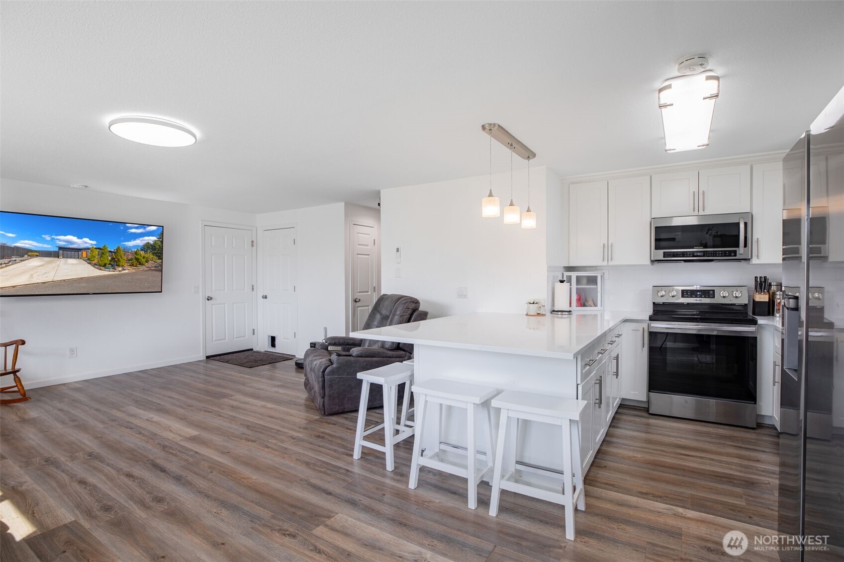 Plenty of eating space here!