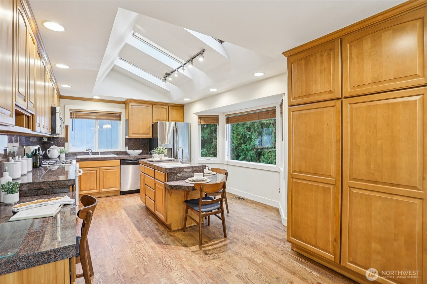 Your Costco-sized purchases will fit with ease into all the abundant cabinetry in here.