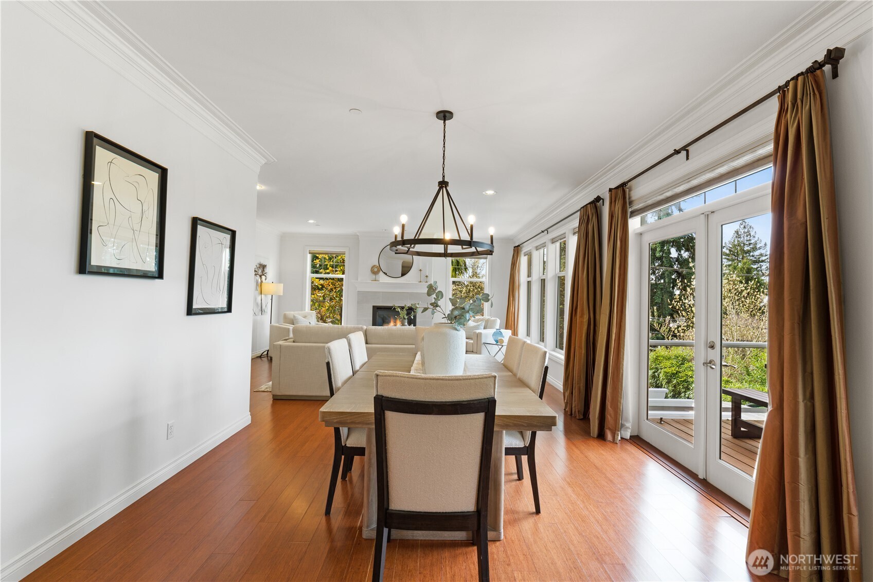 Access to Entertaining Deck