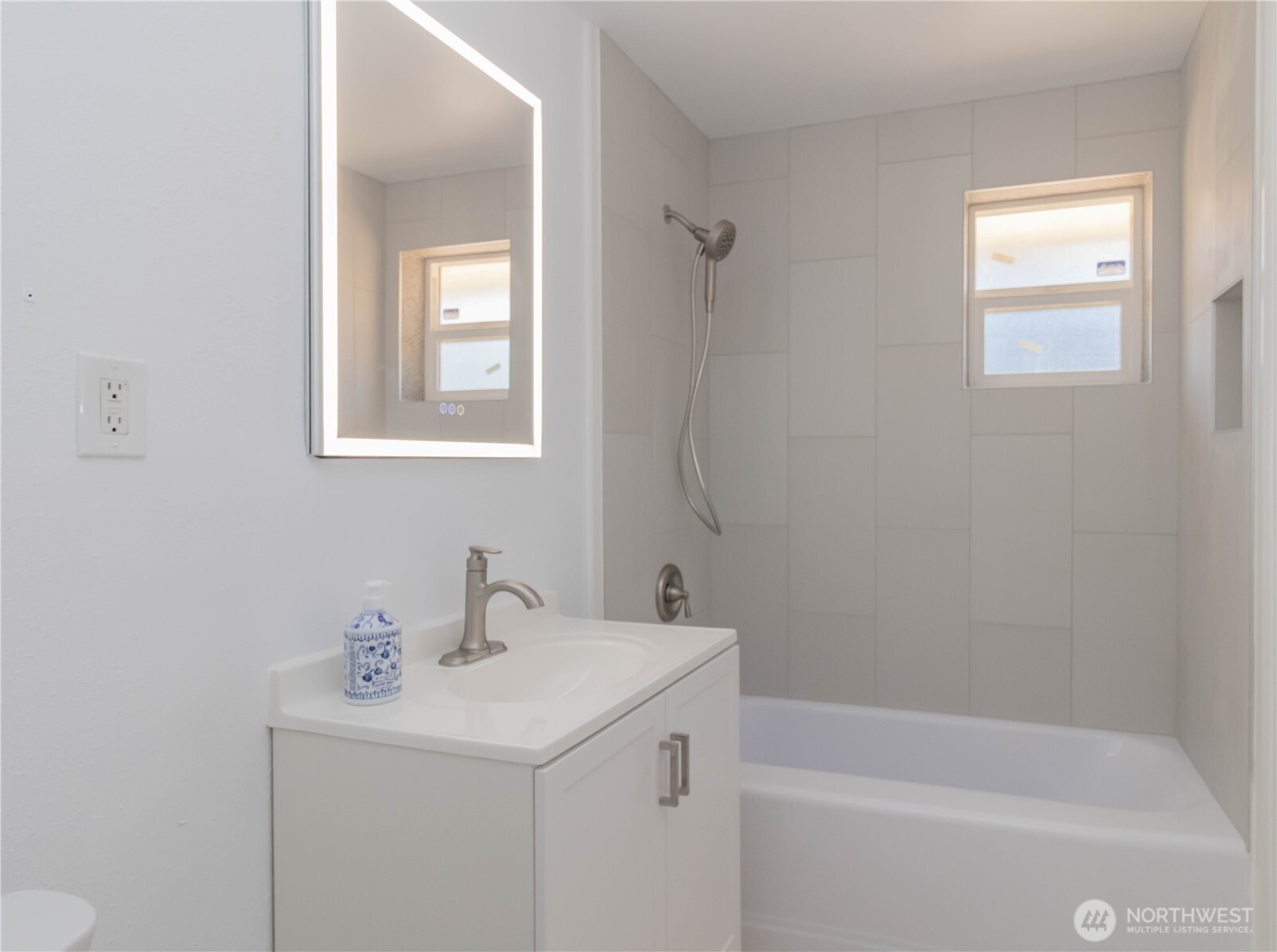 All new upstairs full bathroom