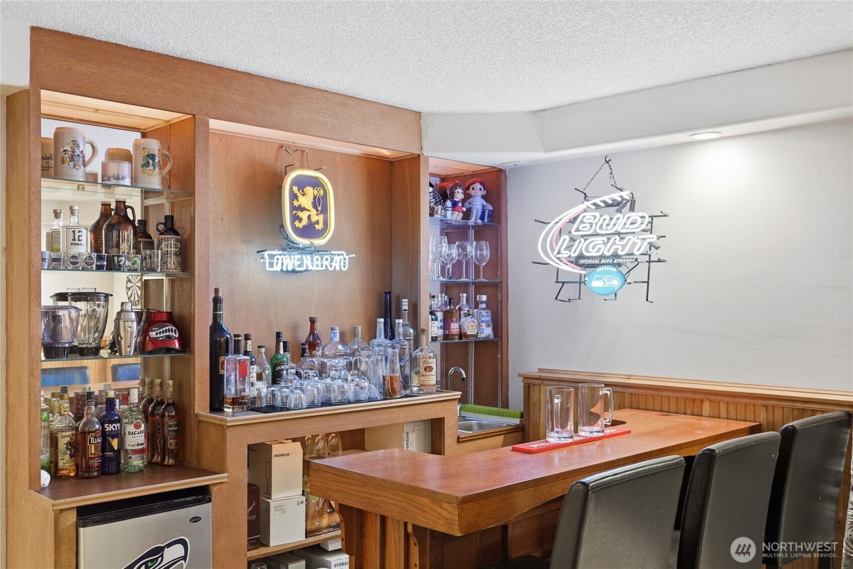 Lower Wet Bar off Family Room