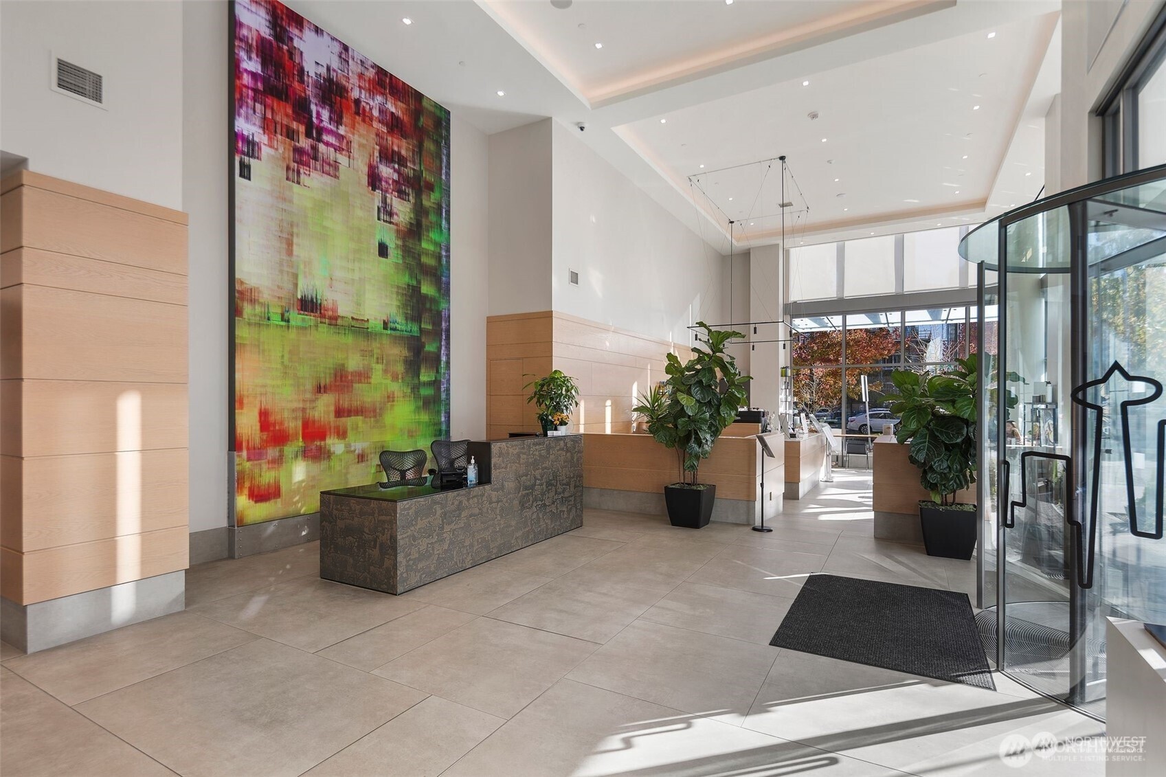 24 hour Concierge and Cafe.