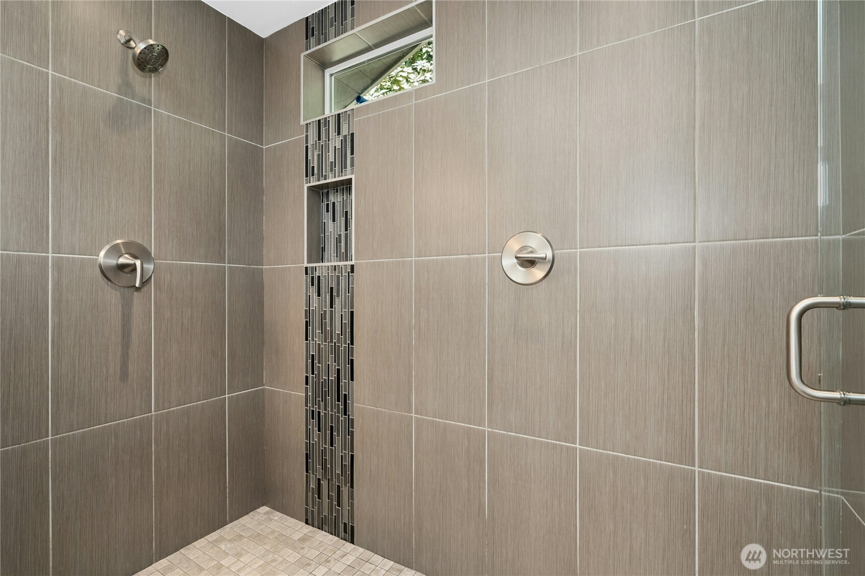 Oversized shower with dual shower heads