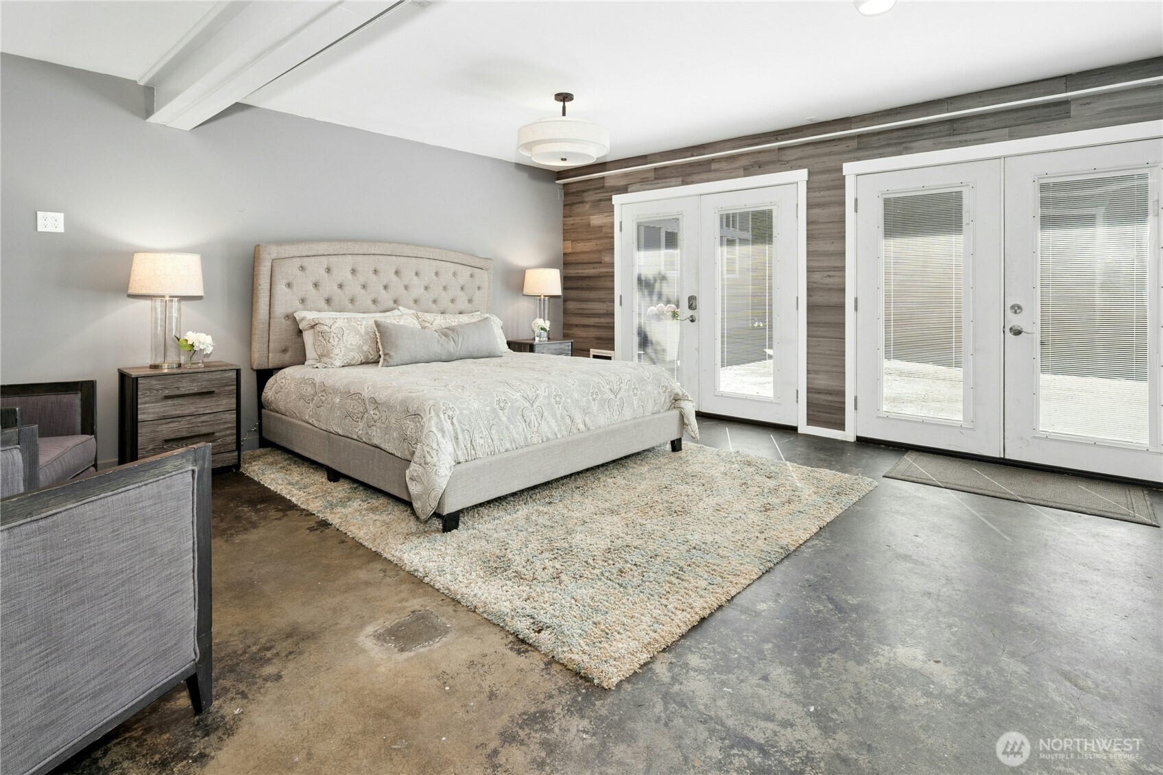 Lower level eating bar and nook