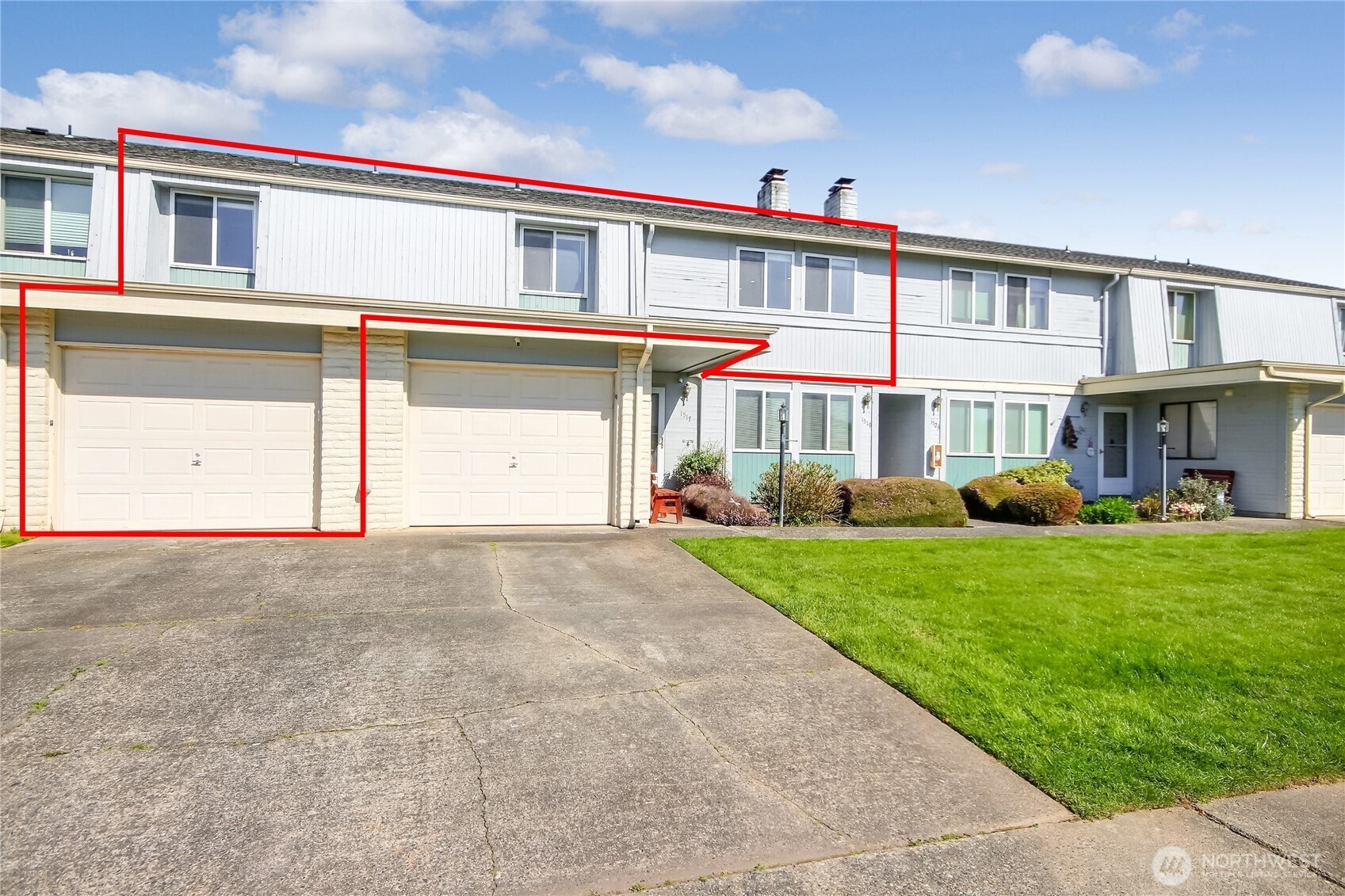 Front entrance/ garage door/ driveway parking