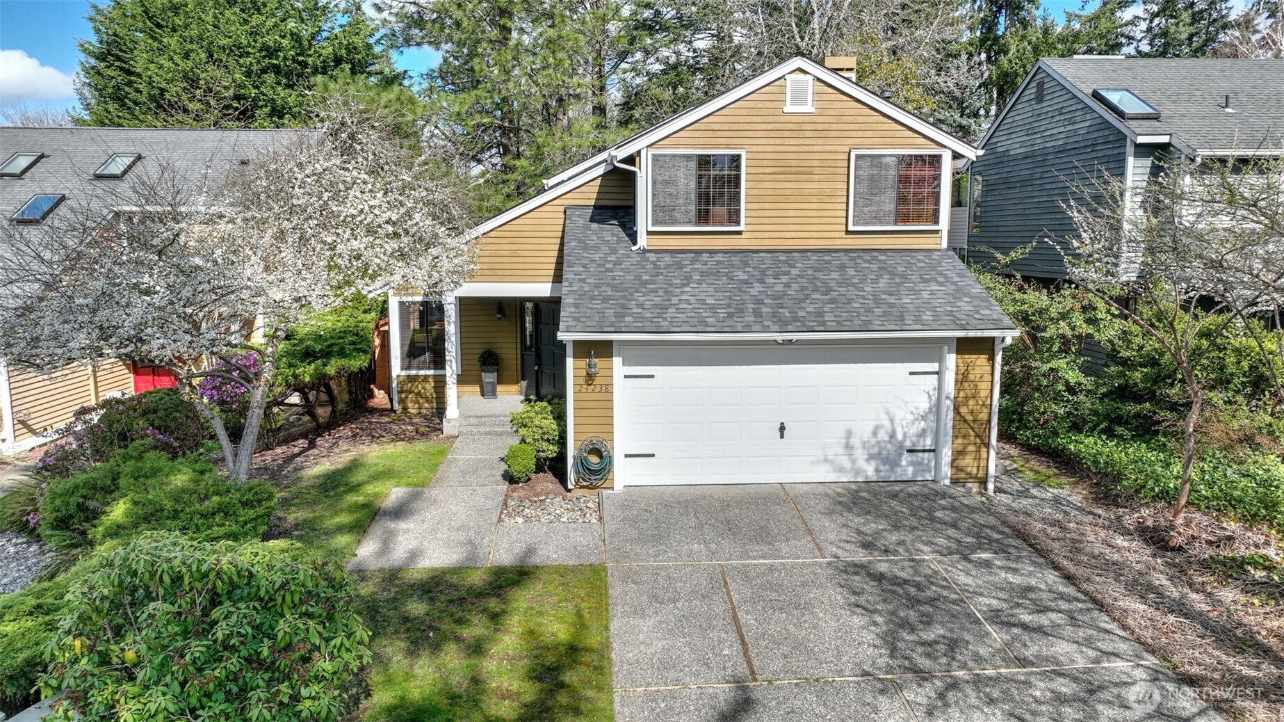 Wonderfully sited on a quiet Cul de sac with a Near by TOTS park with a pickleball court.  Fully fenced.