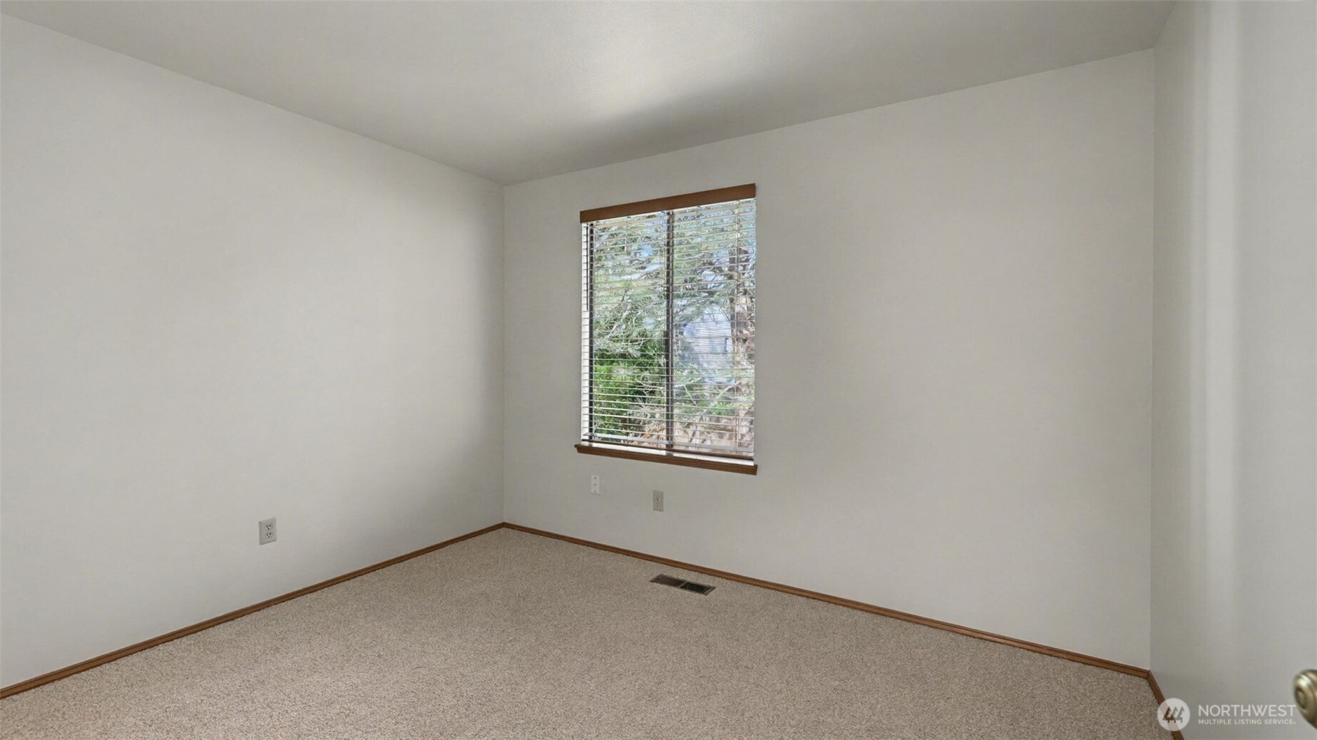 This is the second picture of the second bedroom.