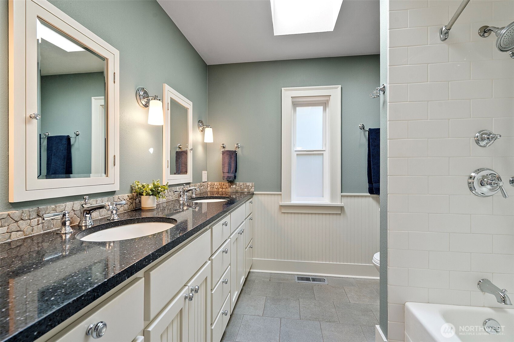 Full bath on upper level.