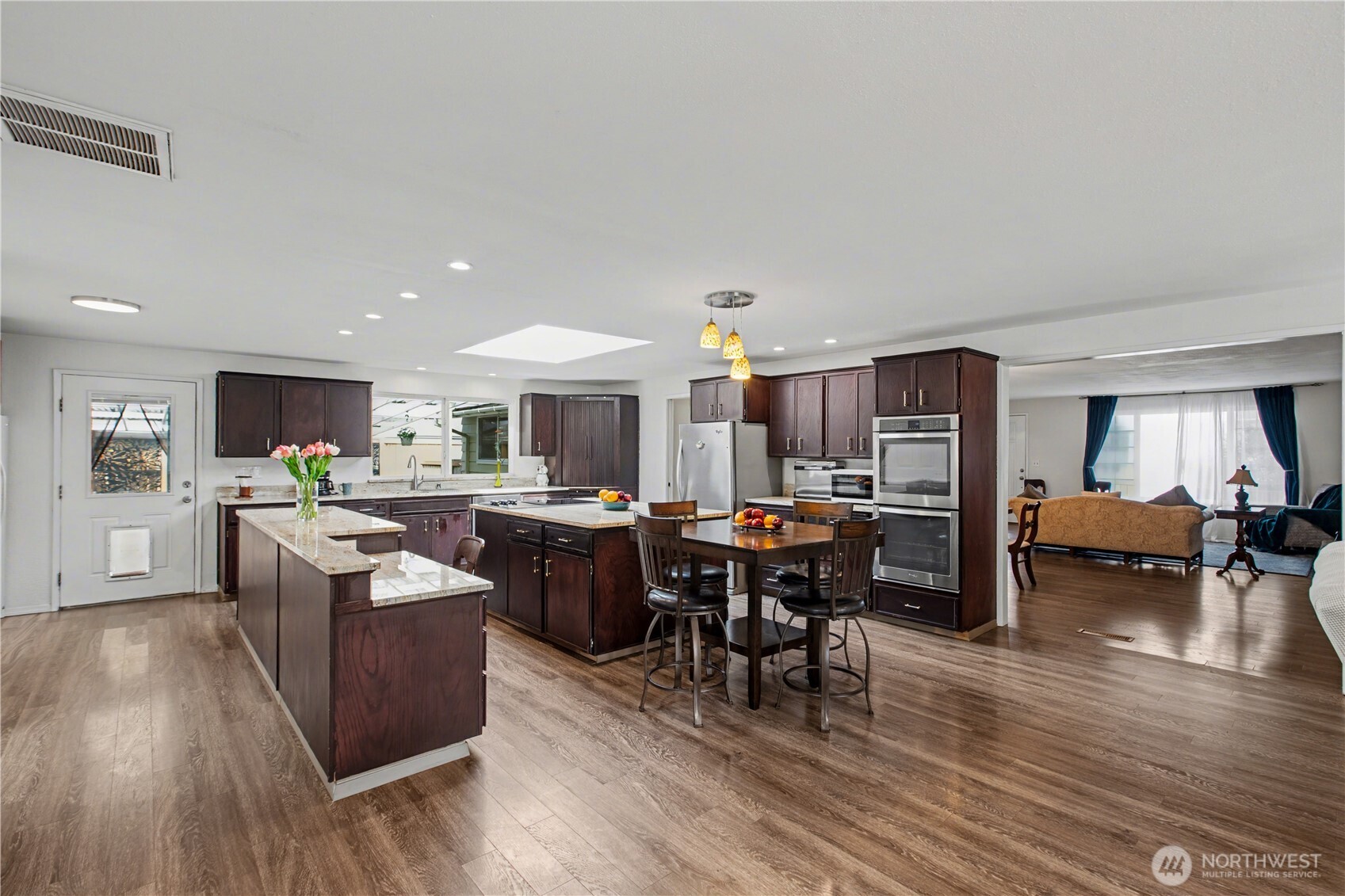 Beautiful appointed chef's kitchen with abundant custom cabinetry, designed for entertaining and everyday easy