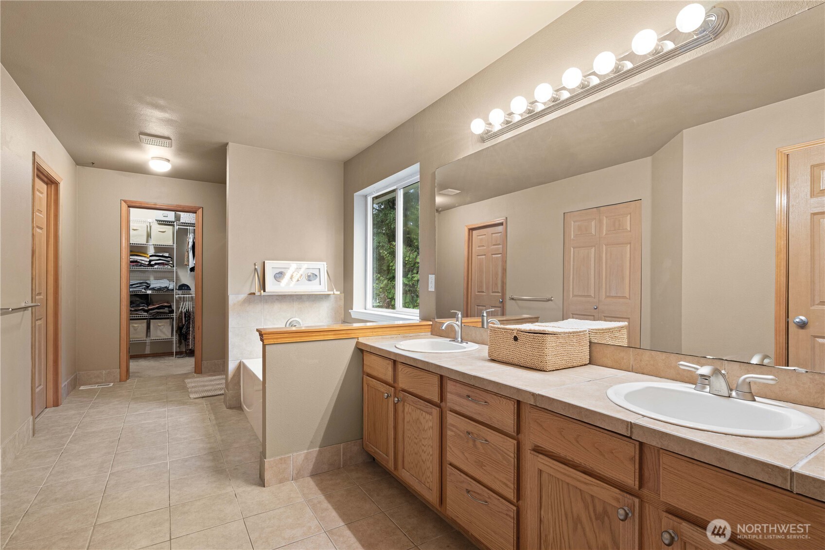Primary en-suite with large soaking tub, double vanity and 2 walk in closets.