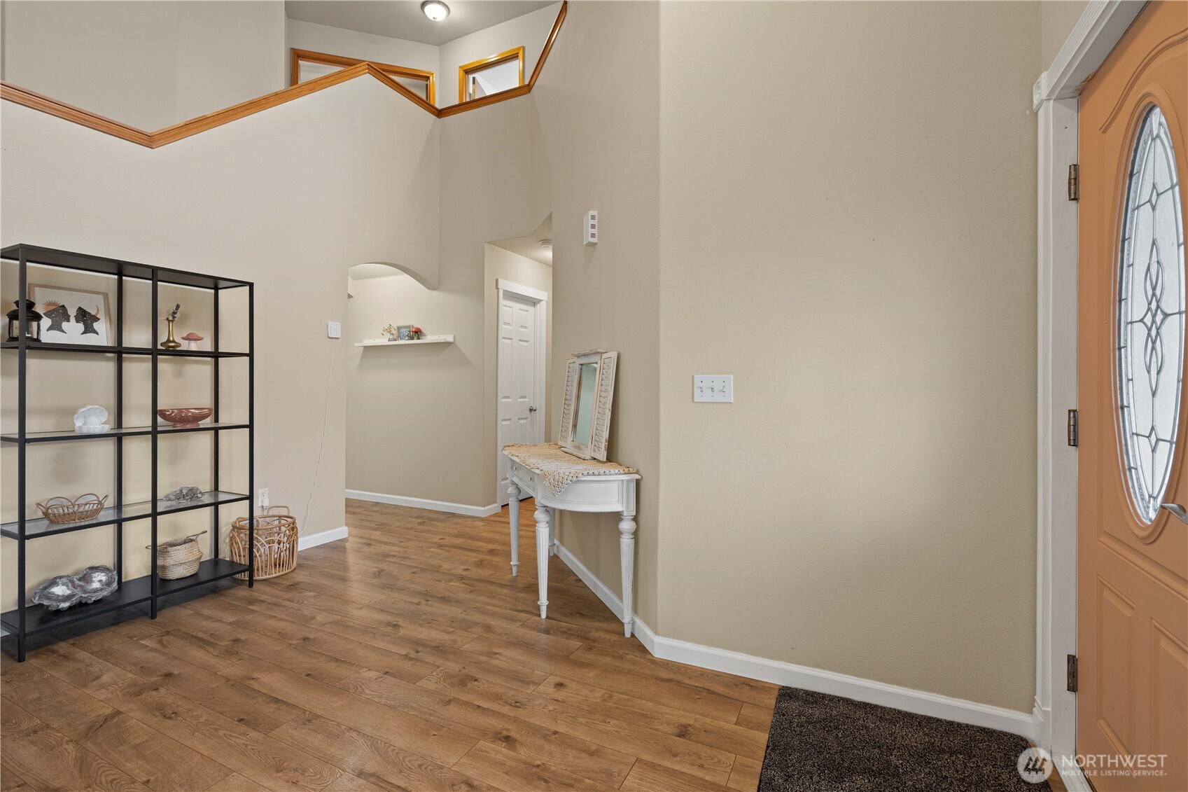 Open balcony, vaulted ceilings and foyer area.