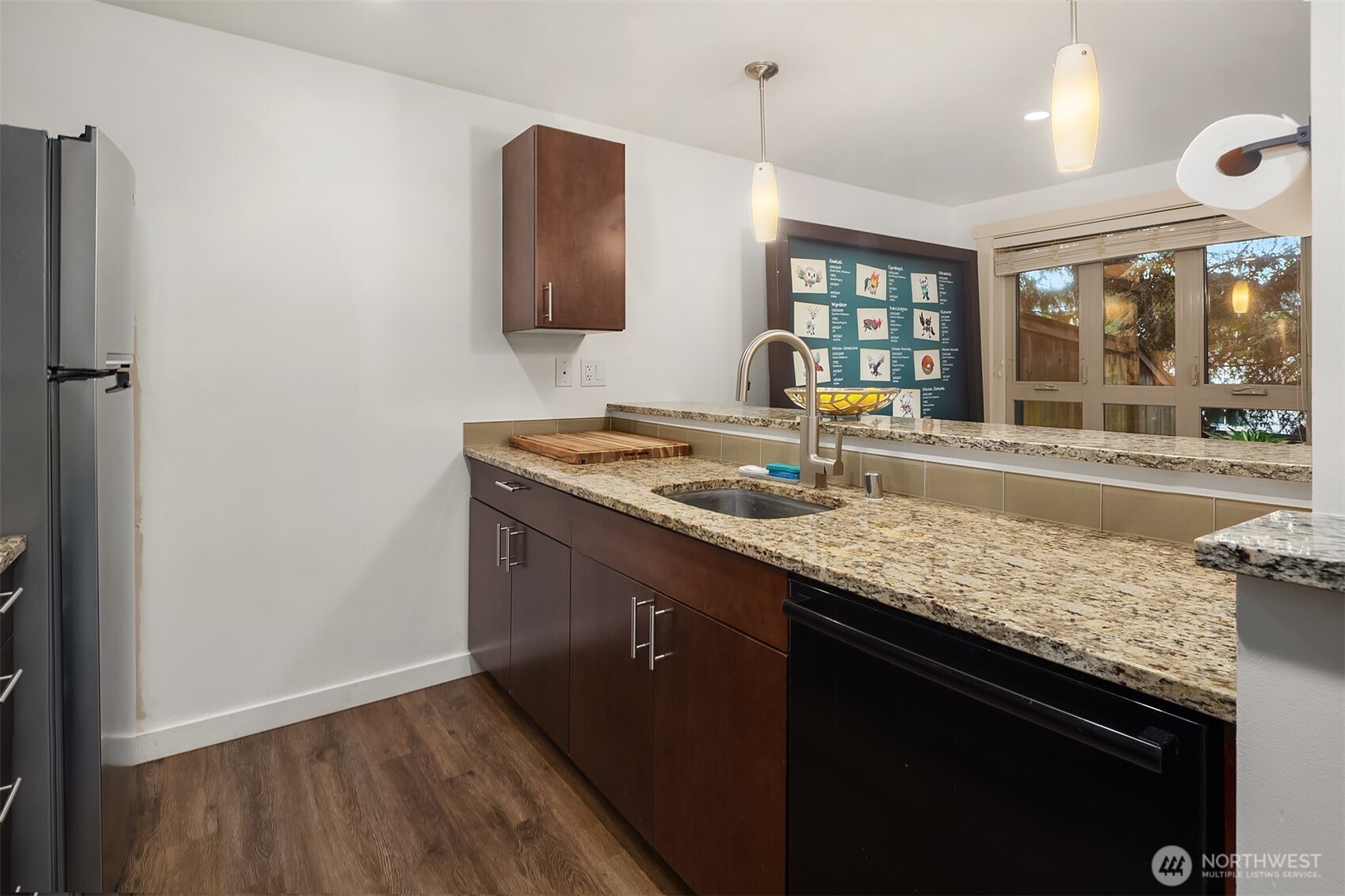 Breakfast bar is open and great for entertaining