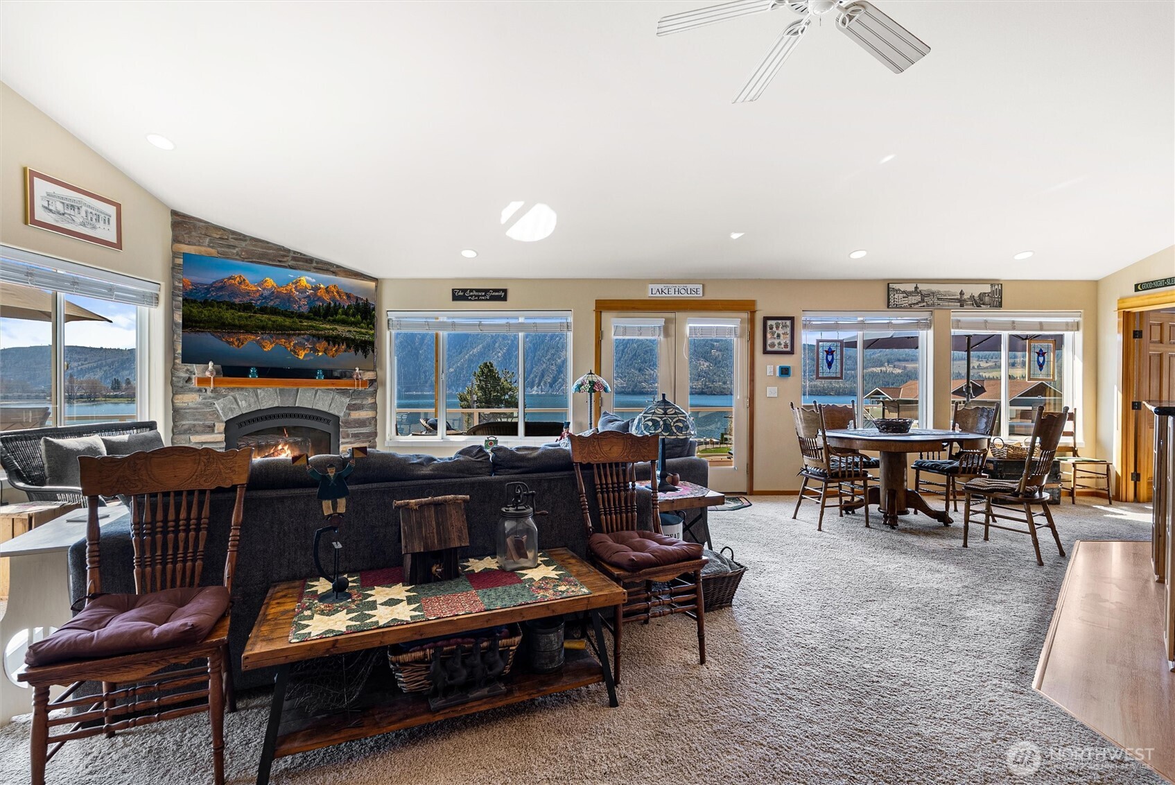 Upper living area/ dining and S. views off deck